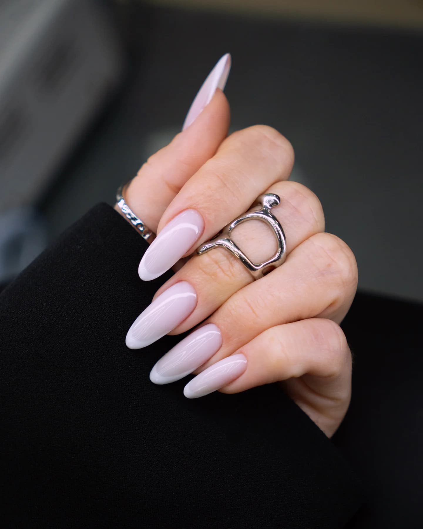 Clean shapes. Precise finishes. Nails that feel like you.